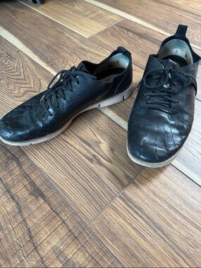 Clarks Women's Black Leather Woven Lace-Up Flats